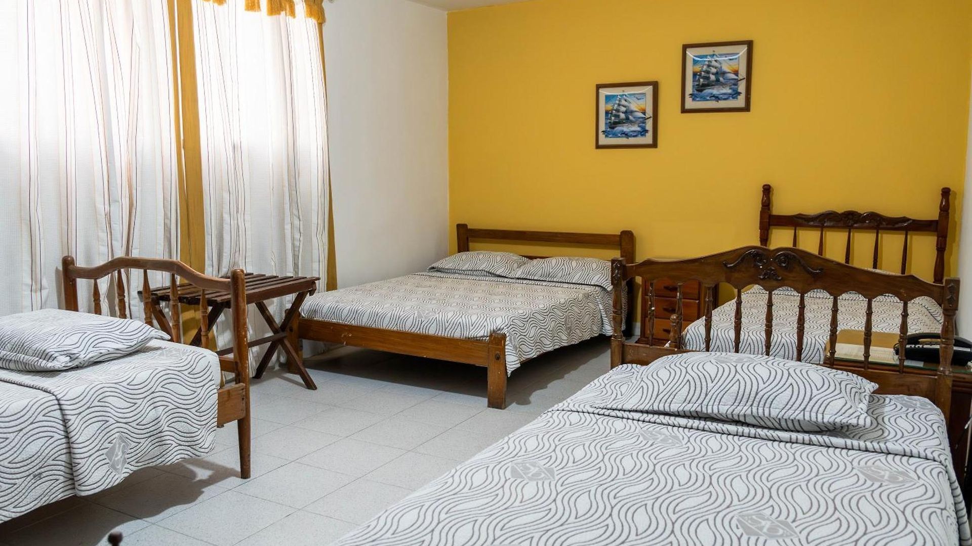 Hotel Veleros 3*